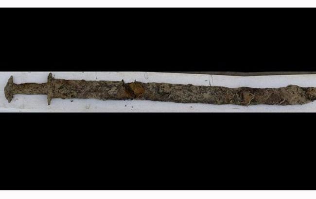 Girl pulls a 1,500-year-old sword from lake in Sweden