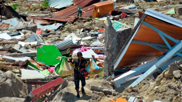 Desperation everywhere, aid slow to reach Indonesia victims
